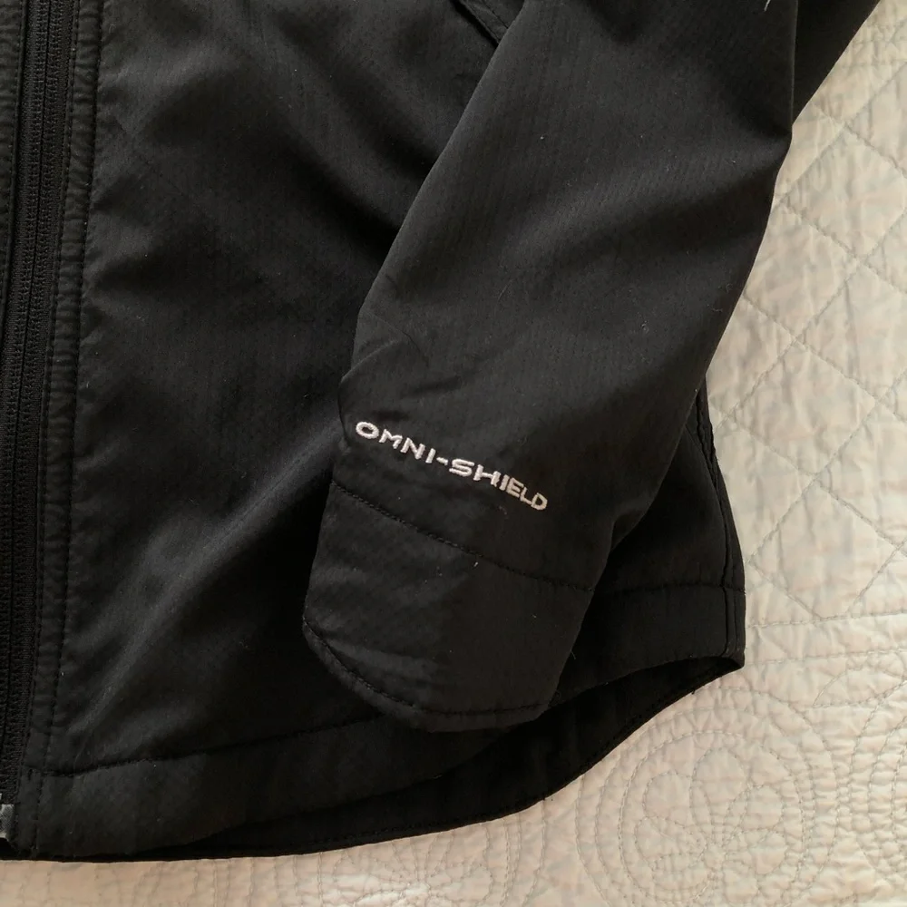 Columbia Splash Flash hooded softshell jacket. Size small.